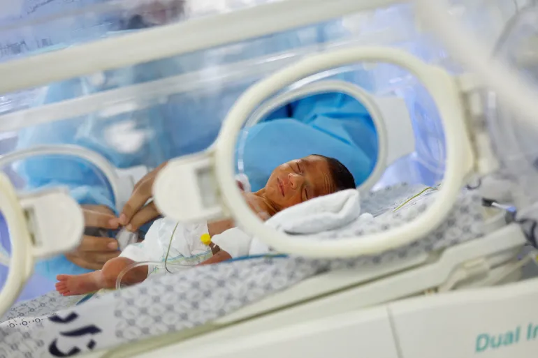 Bayi prematur berhasil di evakuasi dari Rumah Sakit Al Shifa